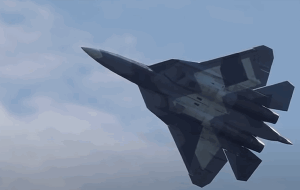 DETEKTOVAN '<span style='color:red;'><b>ULJEZ</b></span>' IZNAD CRNOG MORA: Ruski Suhoj Su-27 PRESREO američki izviđački avion RC-135

